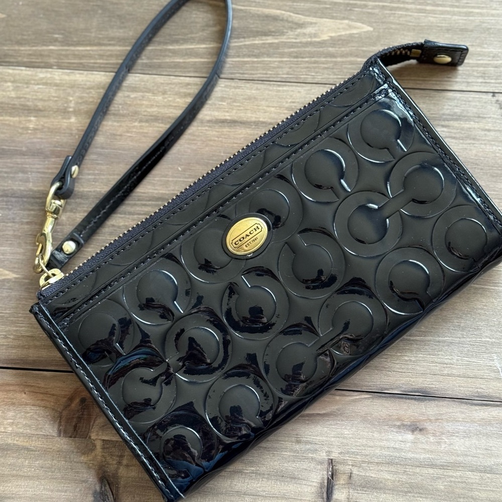 Coach Black Patent Leather Wristlet Wallet - Picture 2 of 6